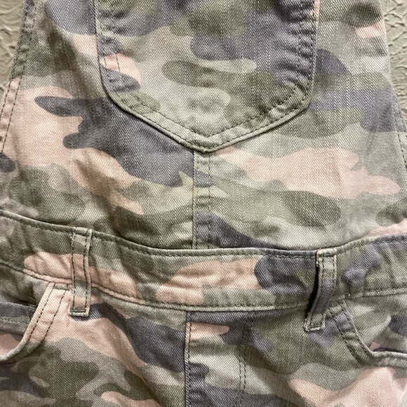 Green & Pink Camo Girls Overall Shorts Size 6X/7 EUC - Picture 2 of 5